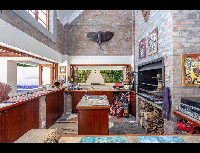 6 BEDROOM FREEHOLD TO LET IN CONSTANTIA